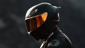 Read more about the article 7 Best Helmets Under 2000 In India – Stylish & Cool Looking