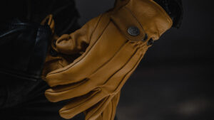 Read more about the article 8 Best Riding Gloves Under 2000 In India – Axor, TVS, Vega