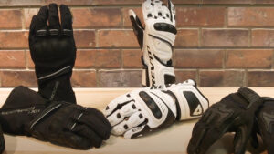 Read more about the article Different Types Of Riding Gloves For Motorcycle